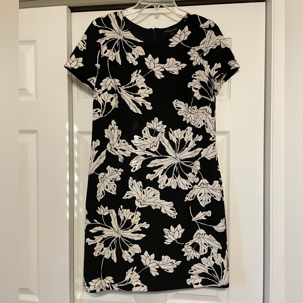 Banana Republic Black & White Floral Dress - Size 6